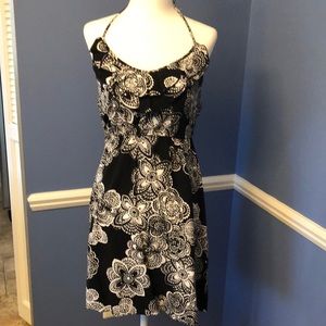 💜 3 for $12 Black and white halter dress